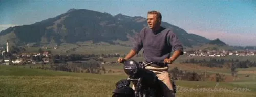 映画【大脱走】あらすじと観た感想。トンネル掘る掘るマックイーン