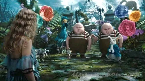 映画【アリス・イン・ワンダーランド】ディズニーキャラクターとの比較